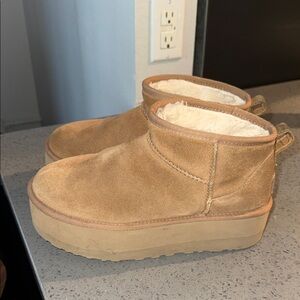 Short Ugg Platform Chestnut Size 8